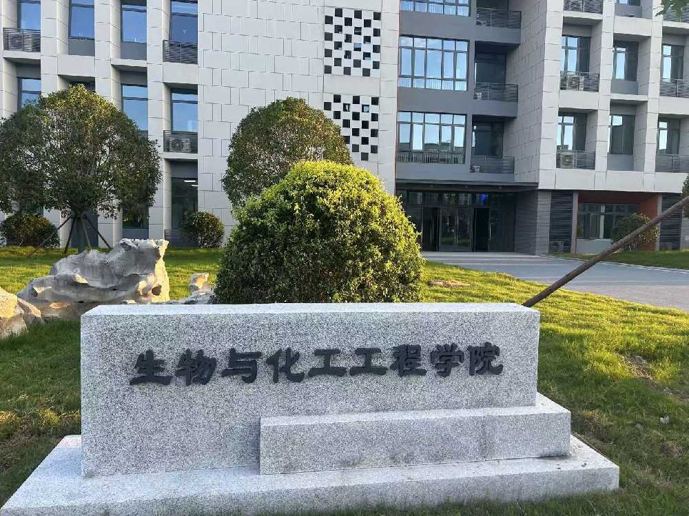富拉尔基区扬州职业大学体育场高杆灯项目